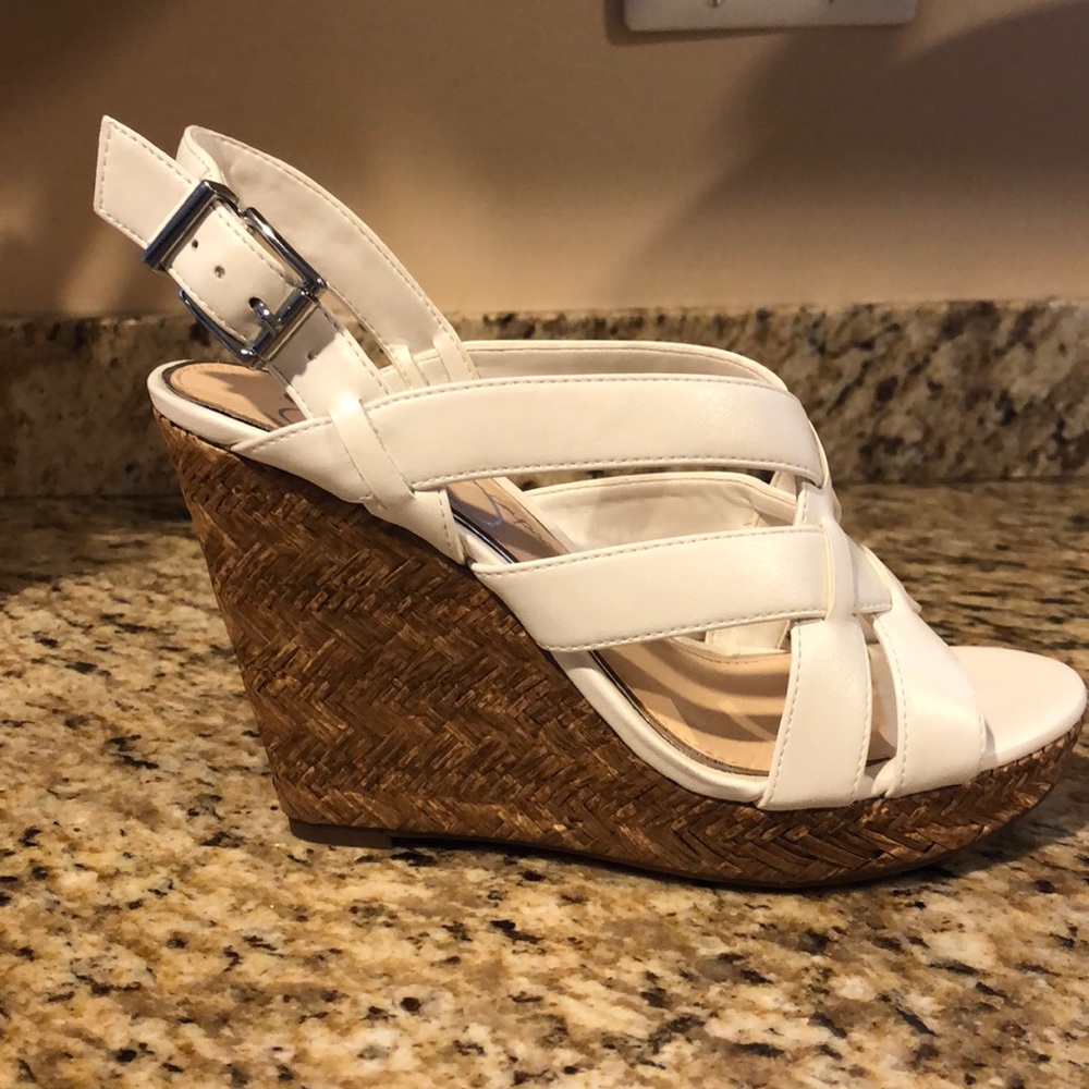 ⭐️White platform sandals ⭐️Jessica Simpson